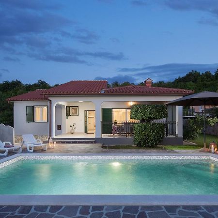 Villa Amaryllis ลาบิน ภายนอก รูปภาพ