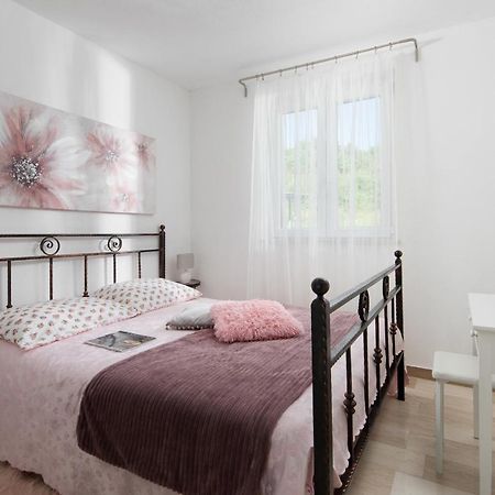 Villa Amaryllis ลาบิน ภายนอก รูปภาพ