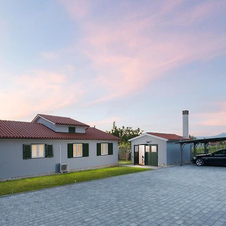 Villa Amaryllis ลาบิน ภายนอก รูปภาพ