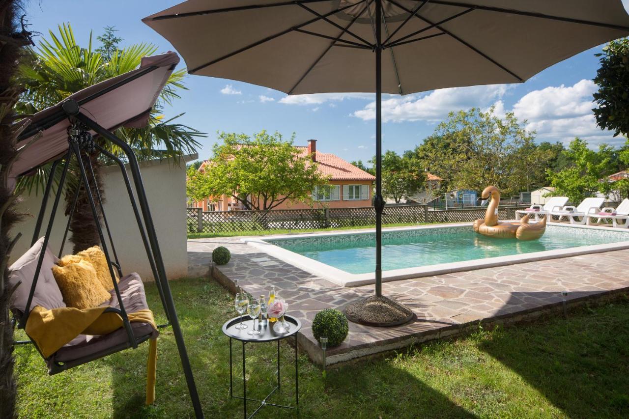 Villa Amaryllis ลาบิน ภายนอก รูปภาพ