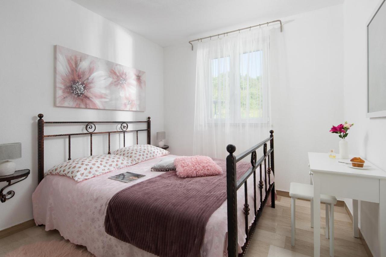Villa Amaryllis ลาบิน ภายนอก รูปภาพ