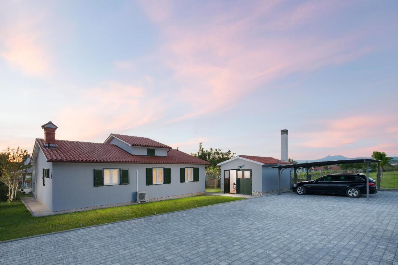 Villa Amaryllis ลาบิน ภายนอก รูปภาพ