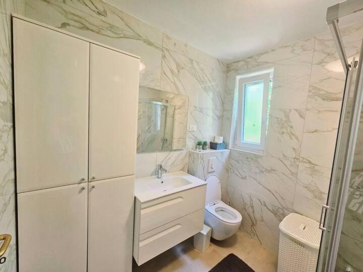 Villa Amaryllis ลาบิน ภายนอก รูปภาพ