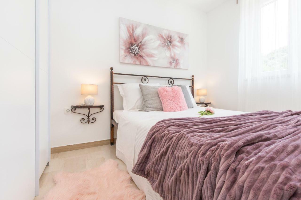 Villa Amaryllis ลาบิน ภายนอก รูปภาพ