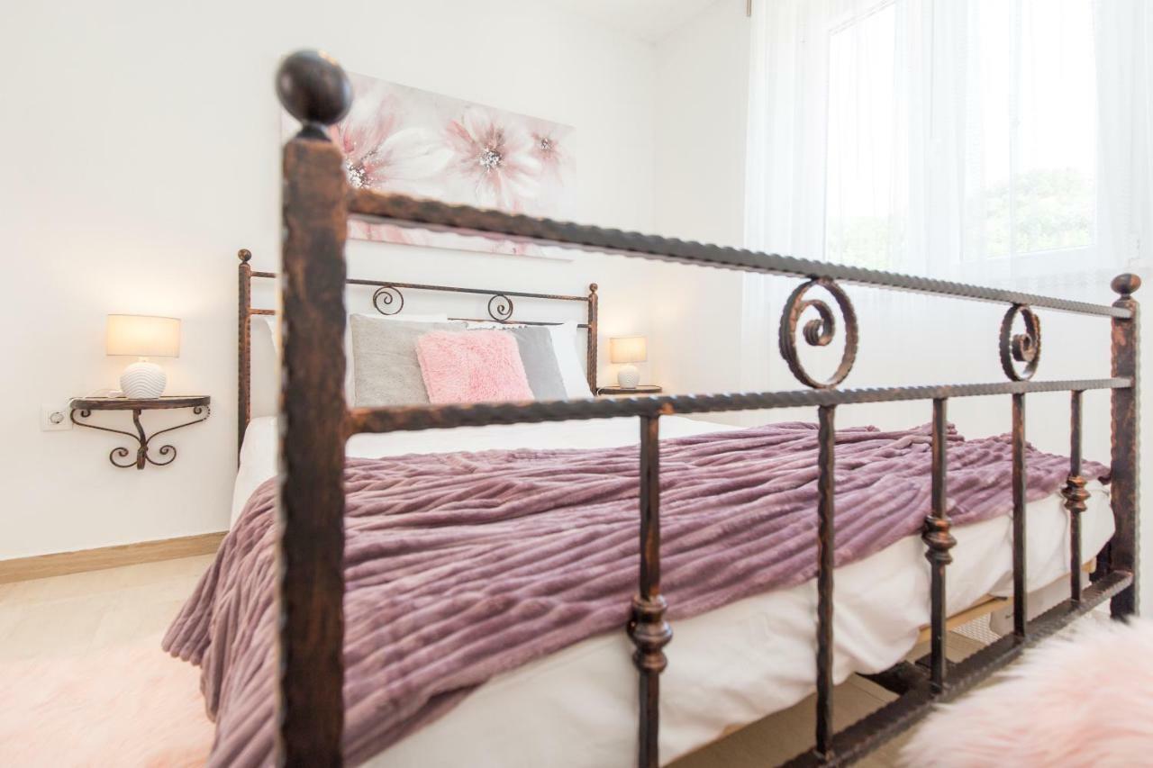 Villa Amaryllis ลาบิน ภายนอก รูปภาพ